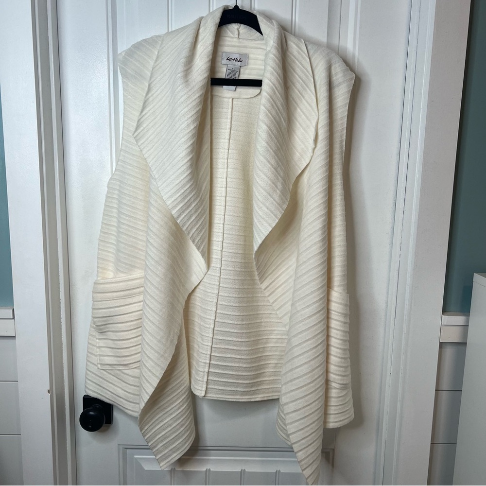Le Moda Women's Sleeveless Pleated Open Front Fleece Vest Cardigan. Size S-L - Picture 2 of 12